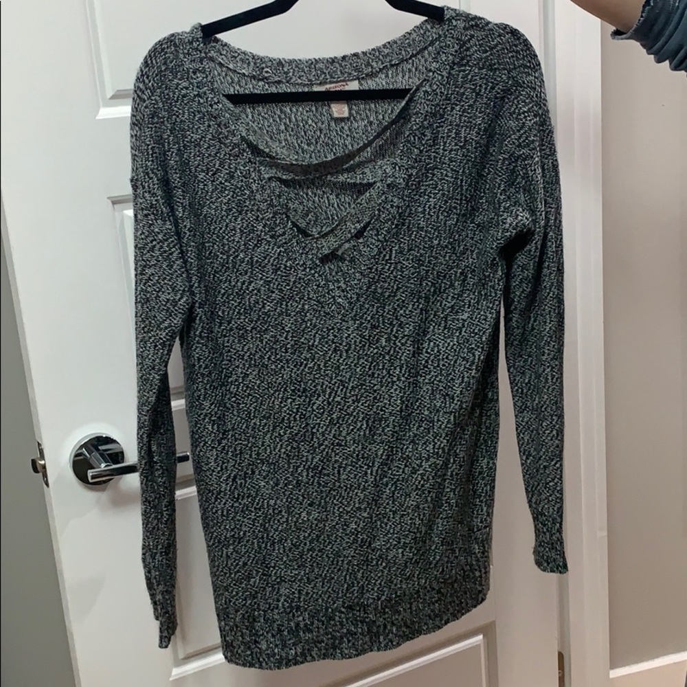 Arizona criss cross sweater